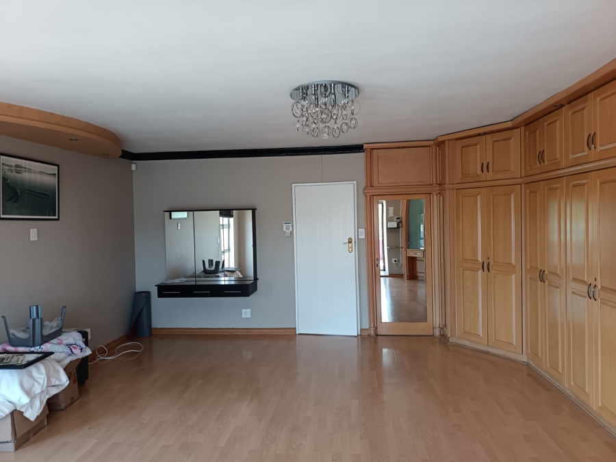 6 Bedroom Property for Sale in Surrey Estate Western Cape